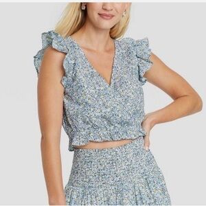 Universal Thread Blue Floral Flutter Cropped Top